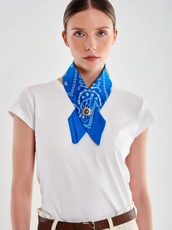 T.SHIRT CON BANDANA E SPILLA - VICOLO