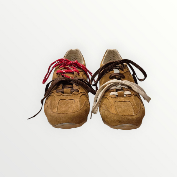 SNEAKER IN CAMOSCIO E LACCI DIFFERENTI - DIVINE FOLLIE