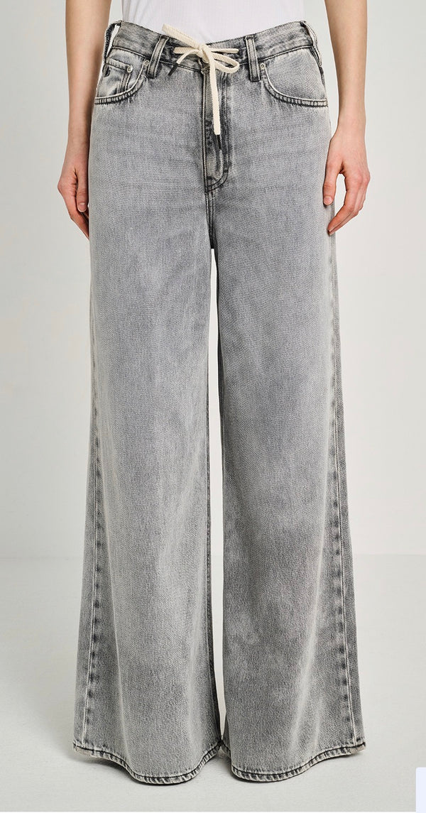JEANS LOVELY - STAFF GALLERY