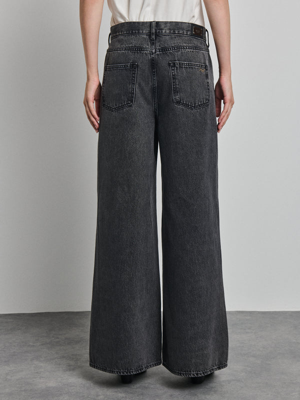 JEANS LOVELY - STAFF GALLERY