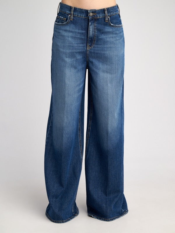JEANS LOVELY - STAFF GALLERY