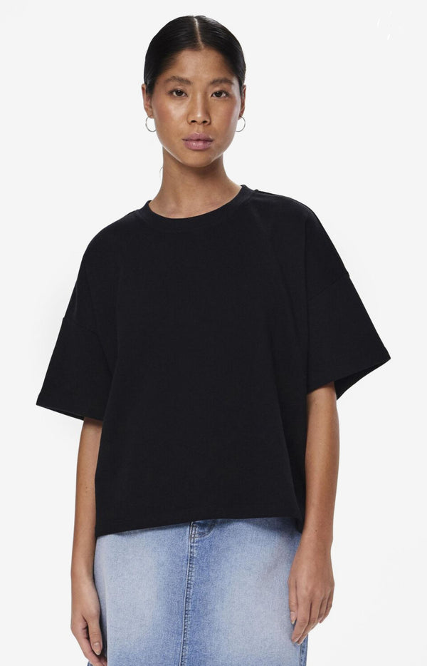 T-SHIRT - PIECES