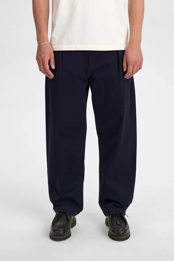 PANTALONI IN COTONE CON PIEGHE AKJAKOB - ANERKJENDT