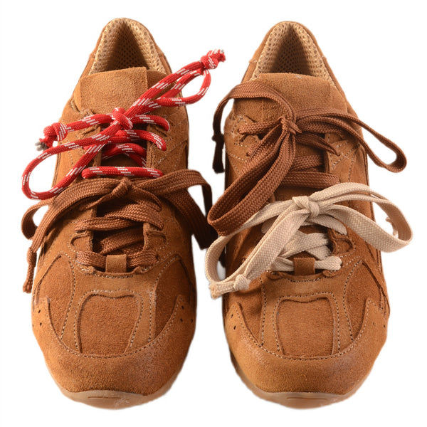 SNEAKER IN CAMOSCIO E LACCI DIFFERENTI - DIVINE FOLLIE