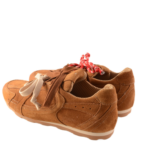 SNEAKER IN CAMOSCIO E LACCI DIFFERENTI - DIVINE FOLLIE