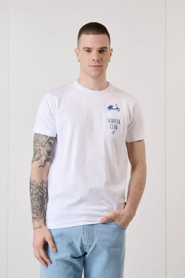 T-SHIRT BIANCA CON STAMPA, TASCHINO CON RICAMO E INTERNO COLLO IN TESSUTO - V2