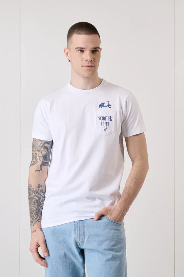 T-SHIRT BIANCA CON STAMPA, TASCHINO CON RICAMO E INTERNO COLLO IN TESSUTO - V2