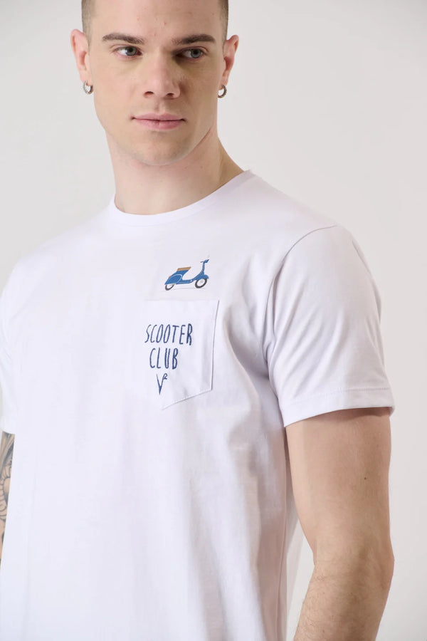 T-SHIRT BIANCA CON STAMPA, TASCHINO CON RICAMO E INTERNO COLLO IN TESSUTO - V2
