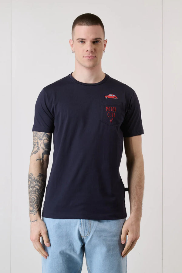 T-SHIRT CON STAMPA, TASCHINO CON RICAMO E INTERNO COLLO IN TESSUTO - V2