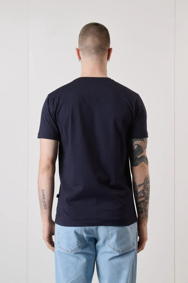 T-SHIRT CON STAMPA, TASCHINO CON RICAMO E INTERNO COLLO IN TESSUTO - V2