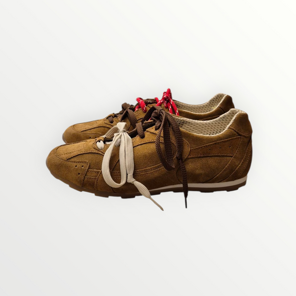 SNEAKER IN CAMOSCIO E LACCI DIFFERENTI - DIVINE FOLLIE